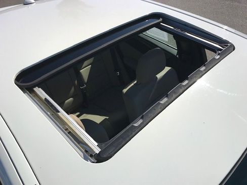 Used 2010 Mercedes-Benz E 350 Sedan image 9