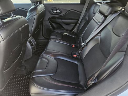 Used 2019 Jeep Cherokee Trailhawk image 30