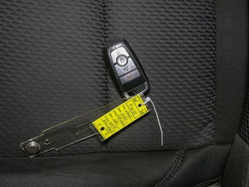 Used 2022 Ford Explorer XLT image 40