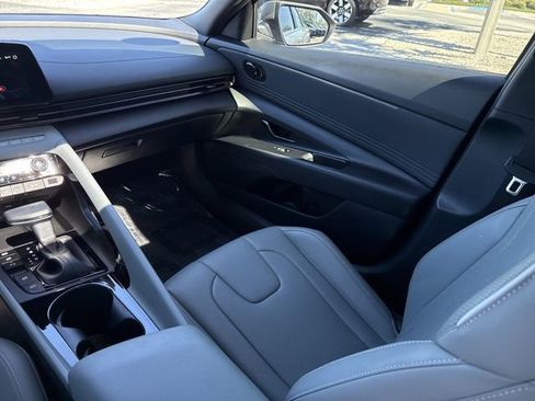 Used 2024 Hyundai Elantra Limited image 20