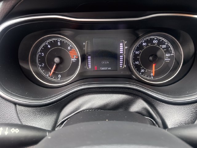 Used 2019 Jeep Cherokee Latitude w/ Popular Appearance Group FWD image 12