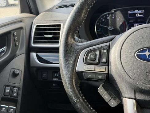 Used 2017 Subaru Forester 2.5i Touring AWD/4WD image 11
