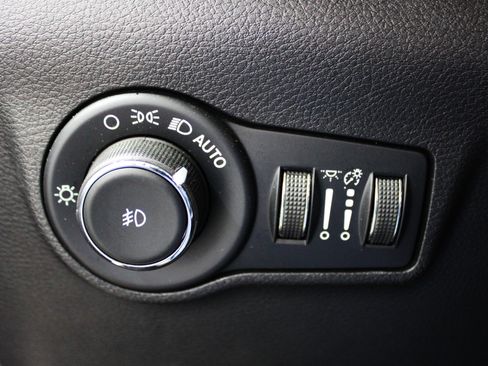 Used 2023 Jeep Compass Limited AWD/4WD image 8