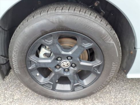 Certified 2025 Toyota Sienna XLE Woodland Edition image 25