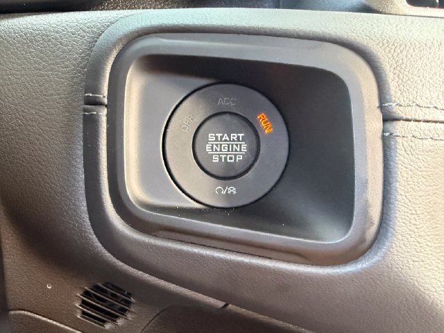 Used 2024 Jeep Wrangler Unlimited Rubicon w/ Technology Group AWD/4WD image 34
