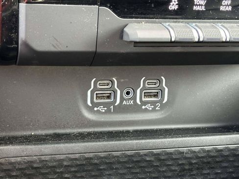 Used 2023 RAM 1500 Laramie AWD/4WD image 17