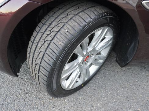 Used 2017 Jaguar XF Premium image 30