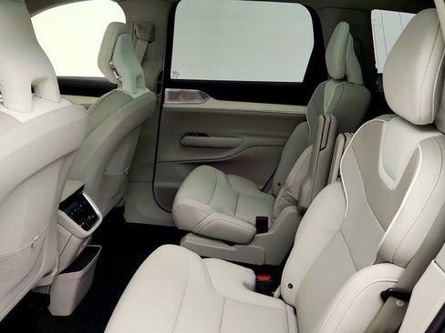 Used 2025 Volvo EX90 Ultra AWD/4WD image 20