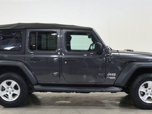 Used 2018 Jeep Wrangler Unlimited Sport S AWD/4WD image 9