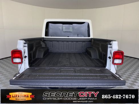 New 2025 Jeep Gladiator Sport image 30