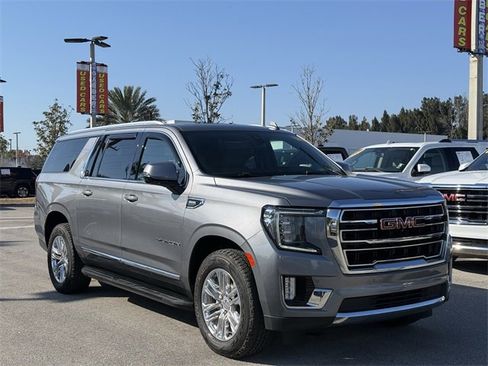 Used 2021 GMC Yukon XL SLT w/ SLT Premium Package image 4