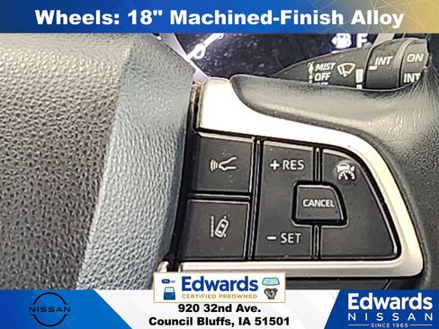 Used 2023 Toyota Highlander XLE AWD/4WD image 27