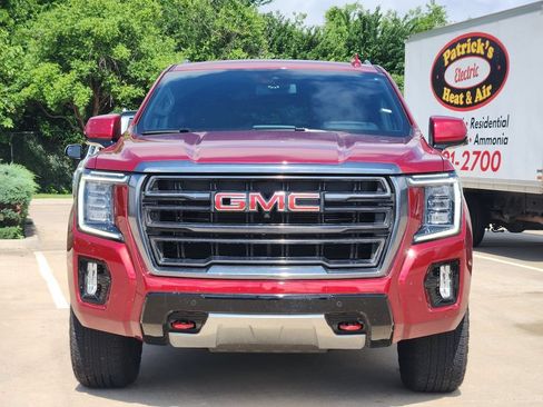 Used 2024 GMC Yukon AT4 w/ Technology Package AWD/4WD image 2