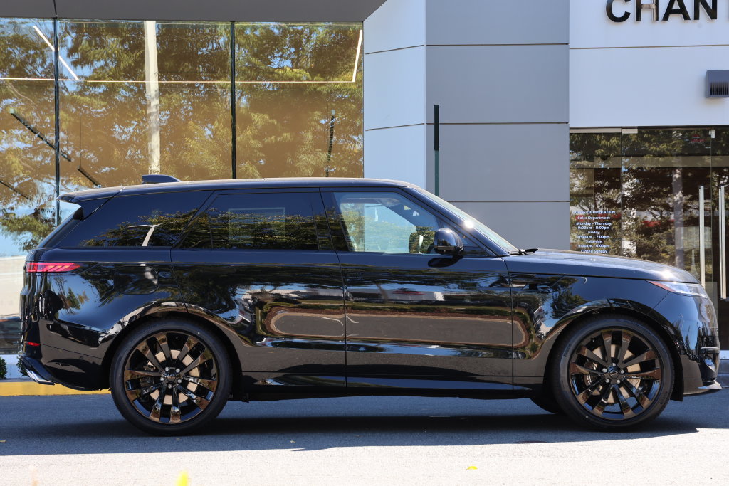 New 2027 Land Rover Range Rover Sport Dynamic SE AWD/4WD image 2