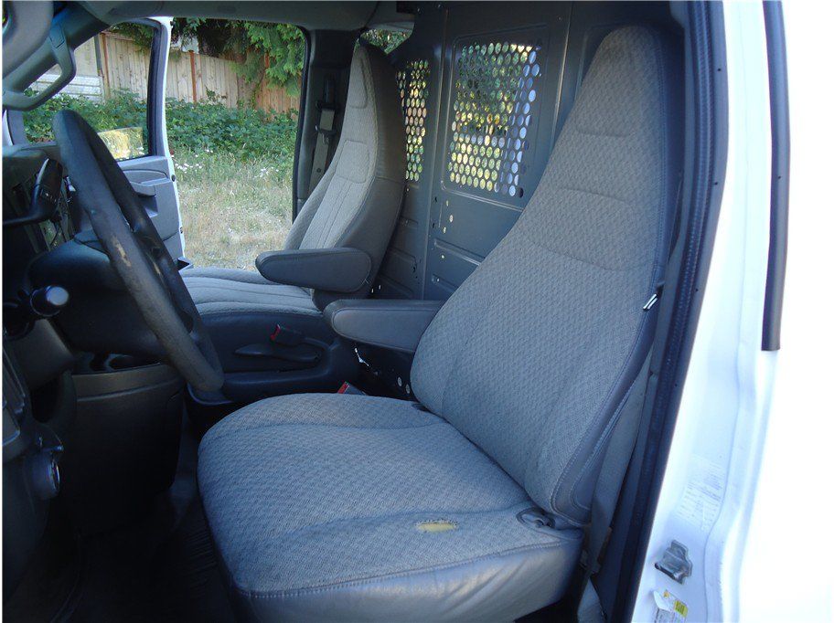 Used 2016 Chevrolet Express 2500 RWD image 12