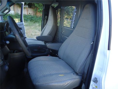 Used 2016 Chevrolet Express 2500 RWD image 12