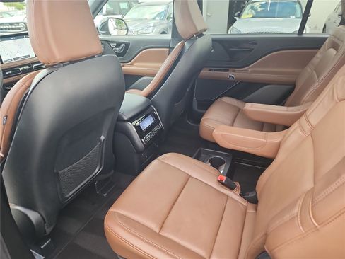 Used 2023 Lincoln Aviator Reserve w/ Equipment Group 201A image 18