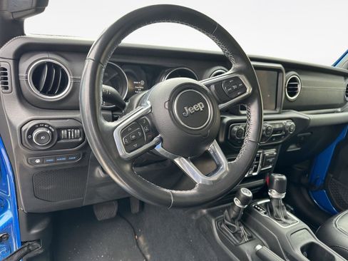Used 2022 Jeep Wrangler Unlimited Sahara image 11