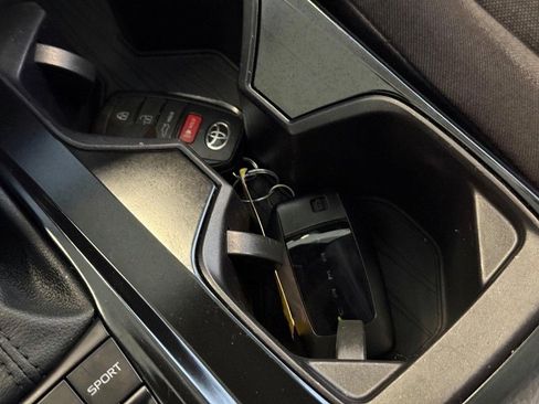 Used 2025 Toyota Camry LE image 27