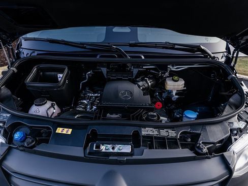 Used 2025 Mercedes-Benz Sprinter 2500 image 28