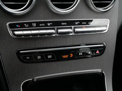 Used 2021 Mercedes-Benz GLC 300 4MATIC image 23