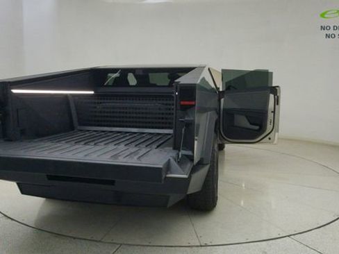 Used 2024 Tesla Cybertruck AWD Crew Cab image 70