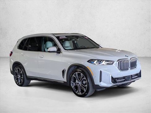 Used 2024 BMW X5 sDrive40i w/ Premium Package RWD image 3
