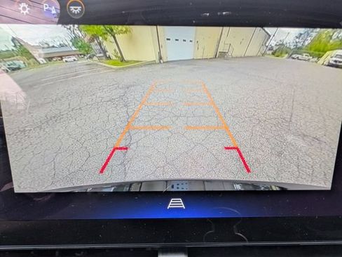 Used 2025 Chevrolet Equinox LT FWD image 23