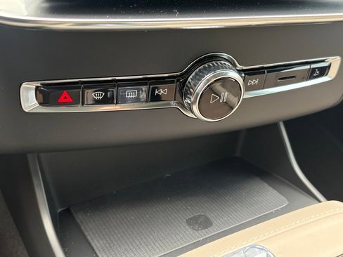 New 2025 Volvo XC90 T8 Core image 15