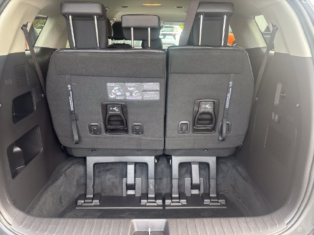 Used 2025 Kia Carnival FWD image 21