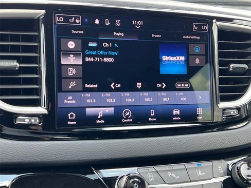 Used 2024 Chrysler Pacifica Touring-L image 18