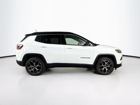 Used 2025 Jeep Compass Limited AWD/4WD image 2