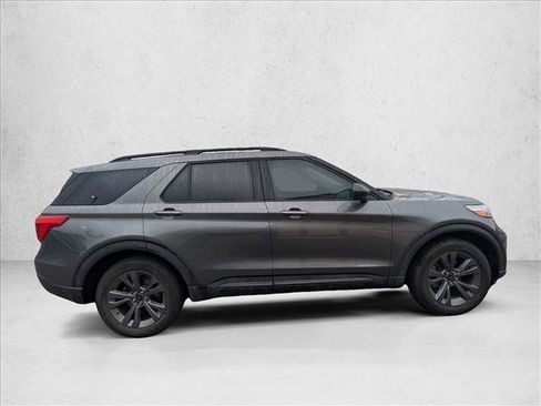 Used 2023 Ford Explorer XLT w/ Equipment Group 202A AWD/4WD image 4