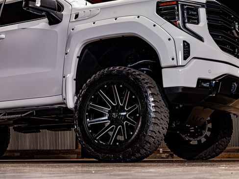 Used 2023 GMC Sierra 1500 AT4 w/ AT4 Premium Package image 15