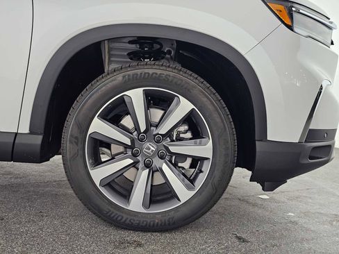 New 2025 Honda Pilot Touring image 9