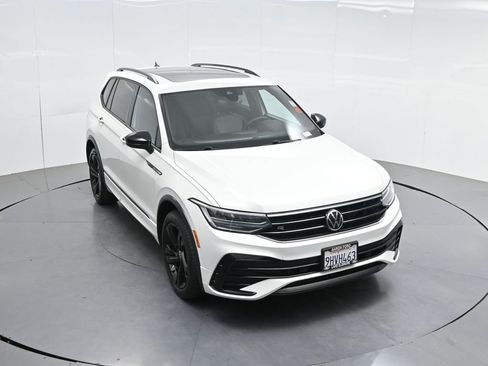 Used 2023 Volkswagen Tiguan SE R-Line FWD image 35