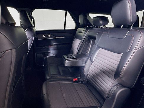 Used 2025 Ford Explorer ST-Line w/ ST-Line Street Pack image 21