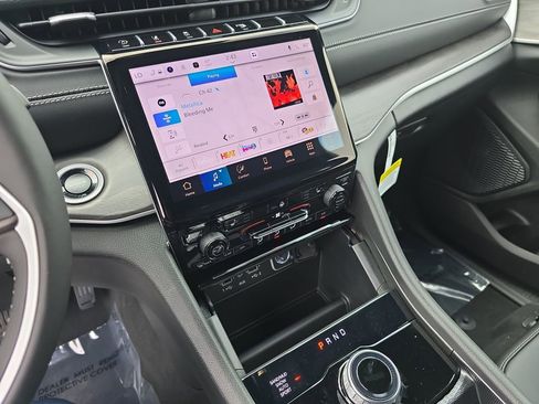 New 2025 Jeep Grand Cherokee Limited w/ Black Appearance Package image 21