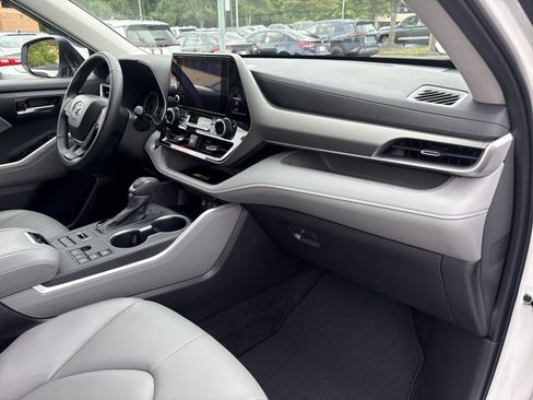 Used 2026 Toyota Highlander XLE AWD/4WD image 23