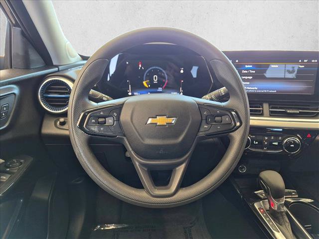 Used 2025 Chevrolet Trax LT FWD image 13