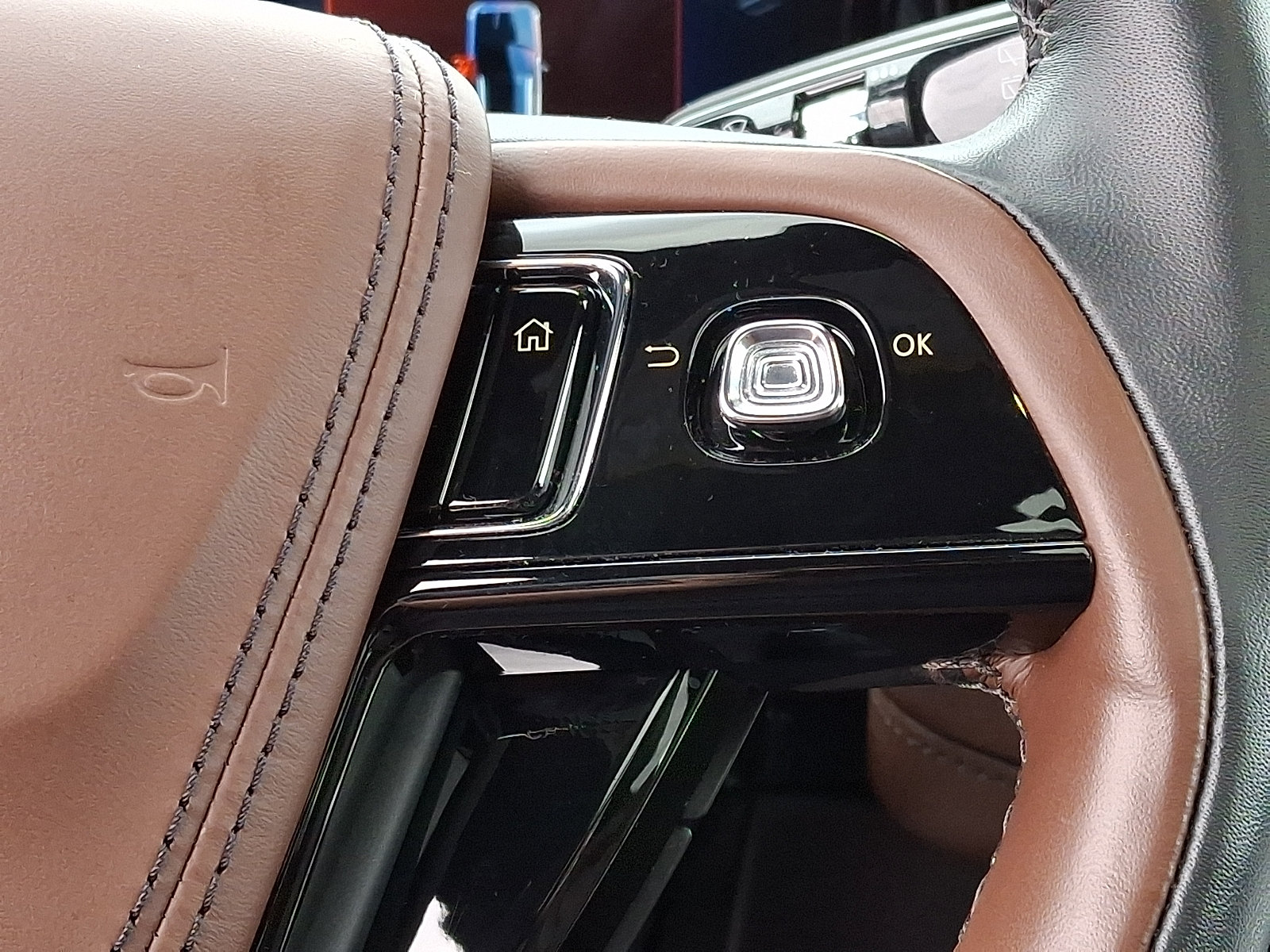 Used 2025 Lincoln Aviator Reserve w/ Equipment Group 201A AWD/4WD image 23