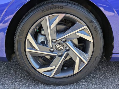 Used 2024 Hyundai Elantra SEL w/ Convenience Package image 10