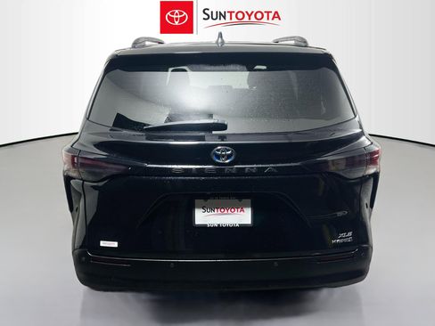 Used 2023 Toyota Sienna XLE FWD image 5