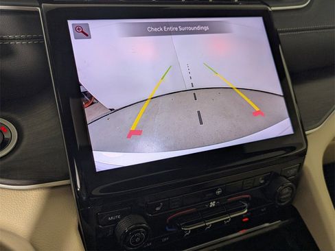 Used 2025 Jeep Grand Cherokee Limited image 24