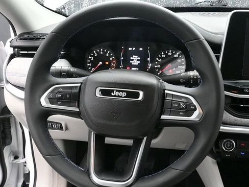 Used 2022 Jeep Compass Latitude image 19