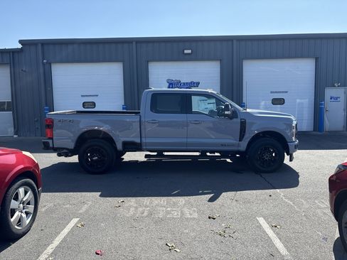 New 2025 Ford F250 Lariat w/ Lariat Ultimate Package AWD/4WD image 4