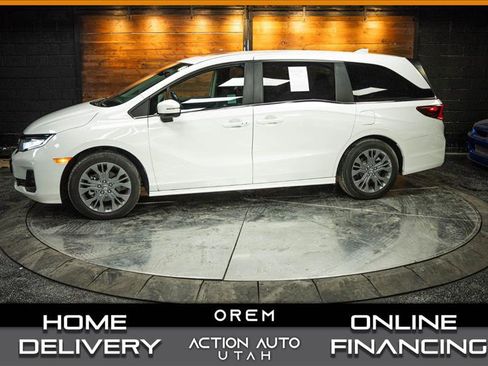 Used 2025 Honda Odyssey Touring image 1