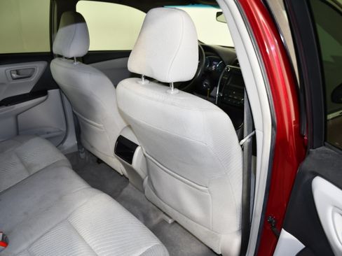 Used 2016 Toyota Camry LE FWD image 40