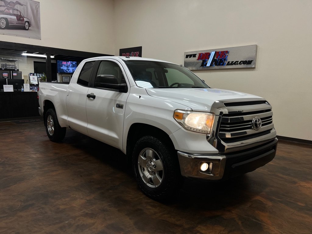 Used 2017 Toyota Tundra SR5 AWD/4WD image 3