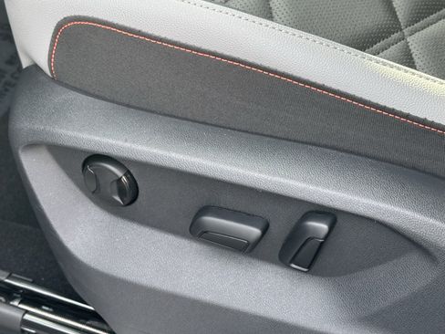 Used 2025 Volkswagen Atlas Peak Edition SE image 18